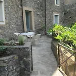 Caprice Flat Sleeps 4 With Garden Διαμέρισμα Colletta
