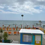 Διαμέρισμα Caprice Flat Sleeps 4 With Garden